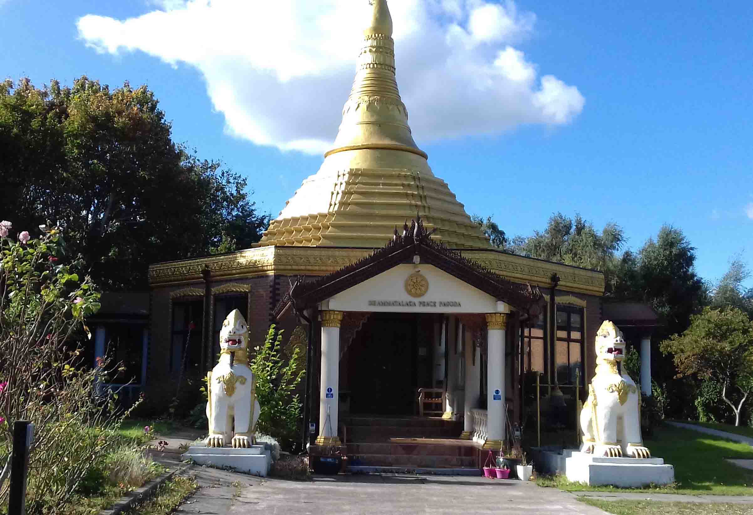 ImagesBirmingham/Birmingham Religion Dhammatalaka Peace Pagoda.jpg